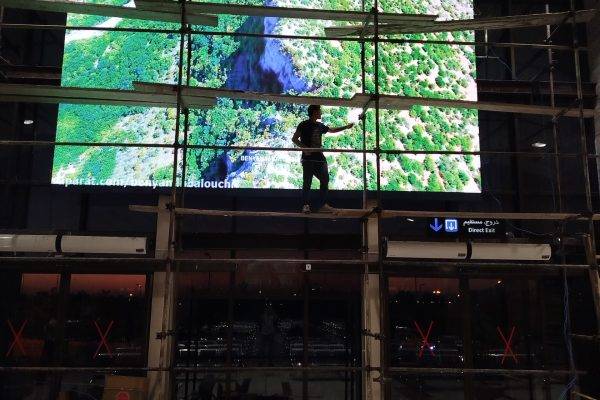 تلویزیون شهری عظیم الجثه در راه آهن کرمانشاه