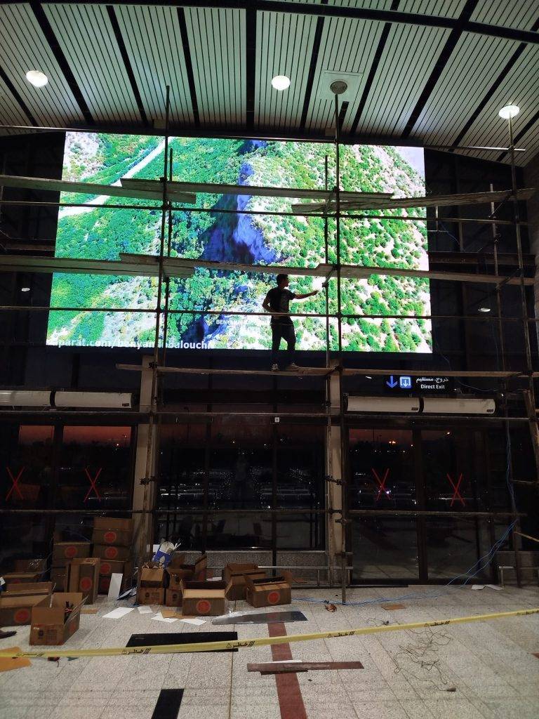 تلویزیون شهری عظیم الجثه در راه آهن کرمانشاه