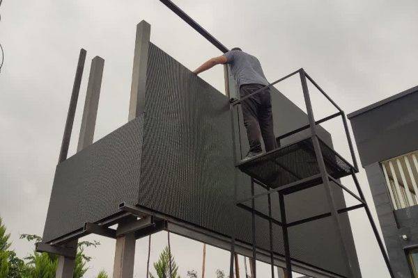 چرا باید برای تبلیغات محیطی از تلویزیون شهری بهره برد