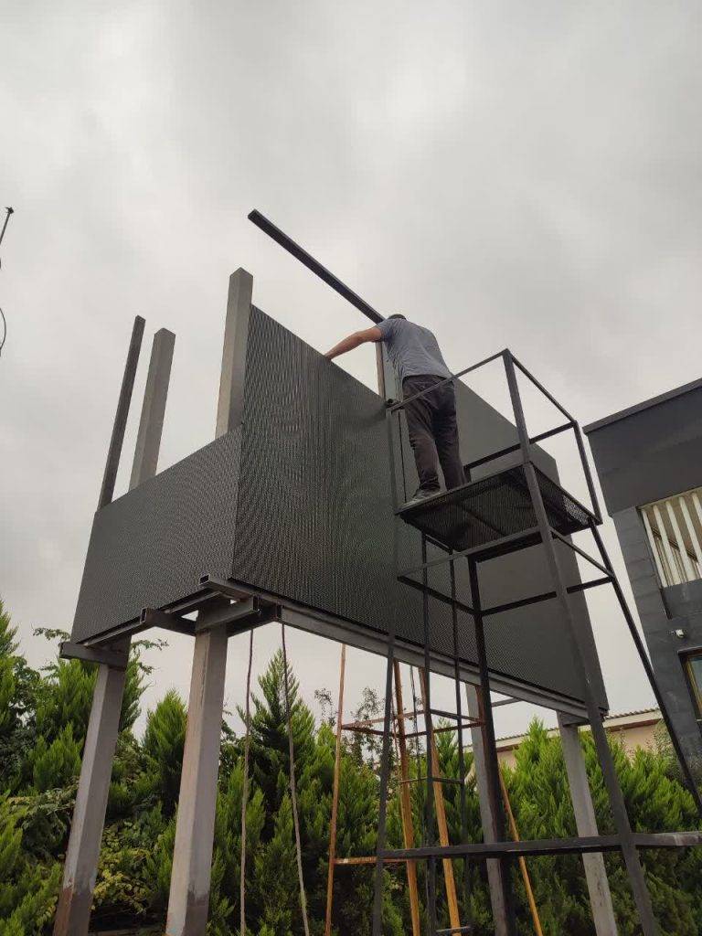 چرا باید برای تبلیغات محیطی از تلویزیون شهری بهره برد